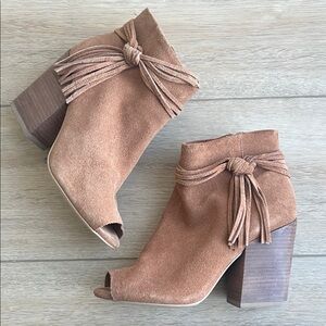 Steve Madden Tan Suede Ankle Booties with Tassel Size 6